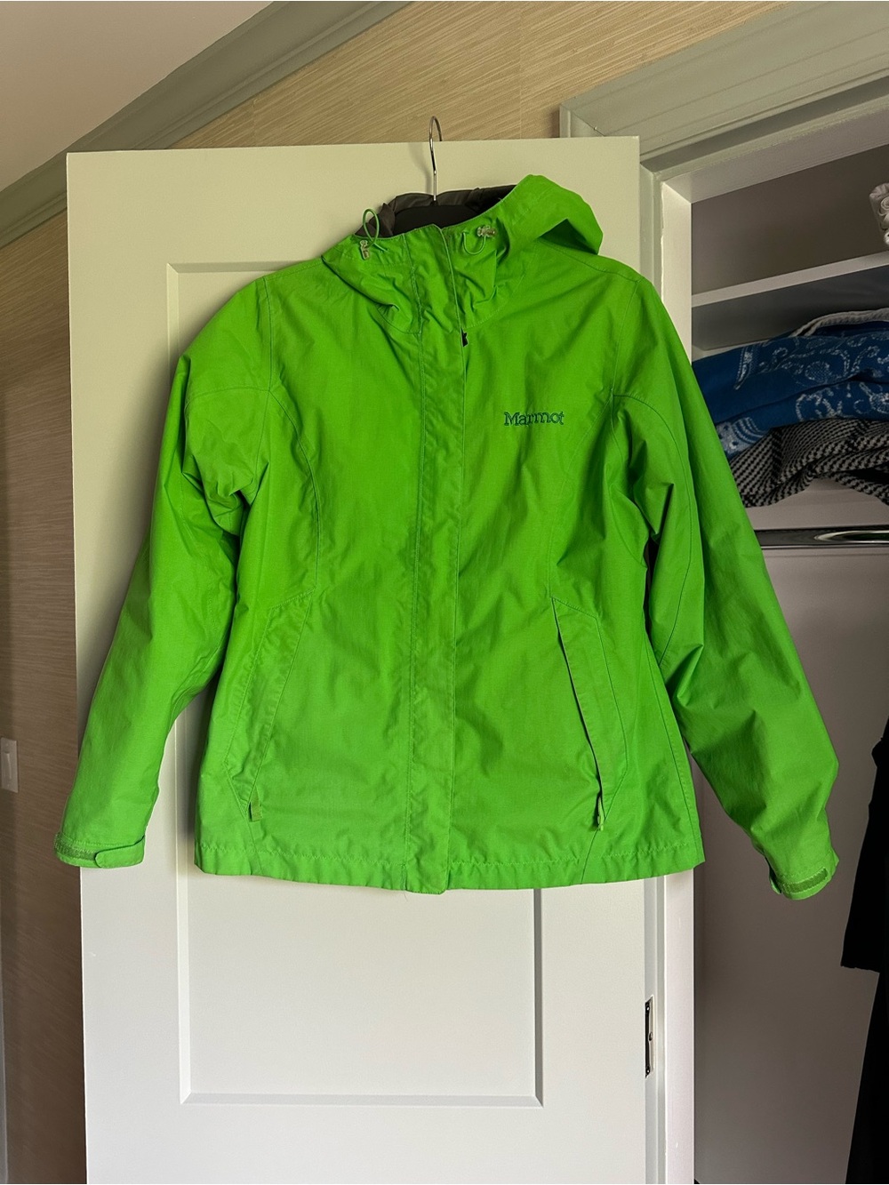 Marmot Women’s Green Hooded Rain Jacket